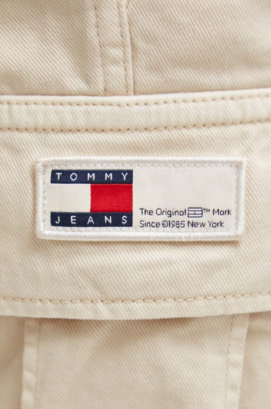 Дънков къс панталон Tommy Jeans бежов DM0DM18809