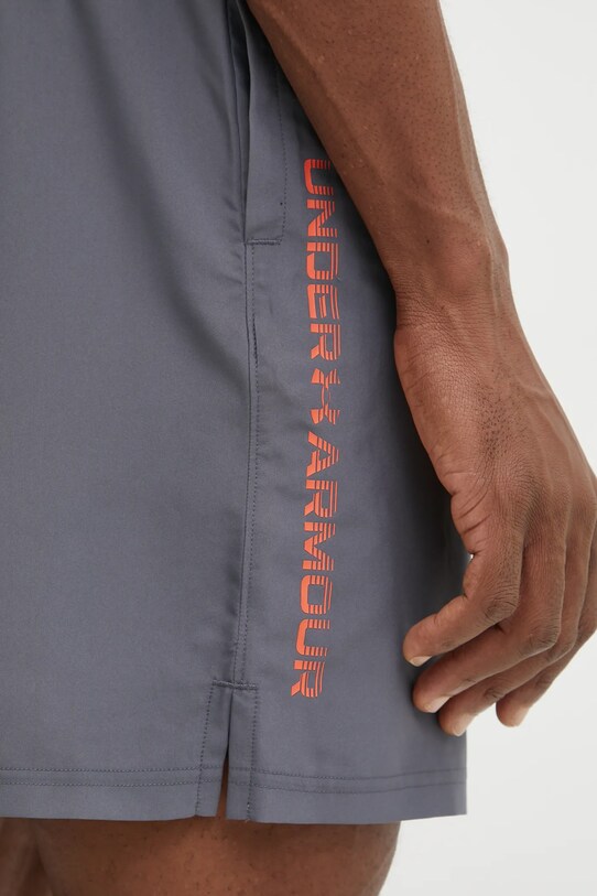 Under Armour pantaloni scurți de antrenament Tech 1383356 gri
