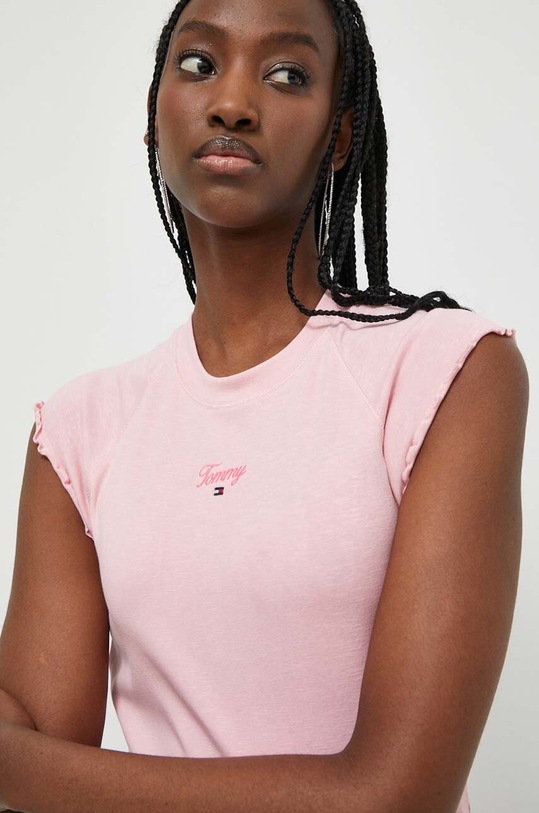 Tommy Jeans t-shirt aplikacja różowy DW0DW17369