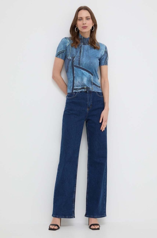 Sveter Versace Jeans Couture 76HAFM08.CMH38 modrá SS24