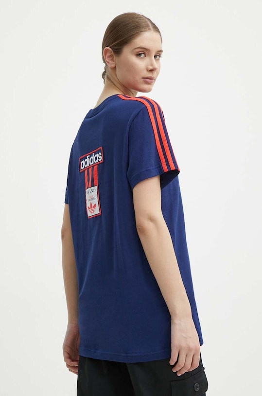 Βαμβακερό μπλουζάκι adidas Originals απλικέ σκούρο μπλε IU2476