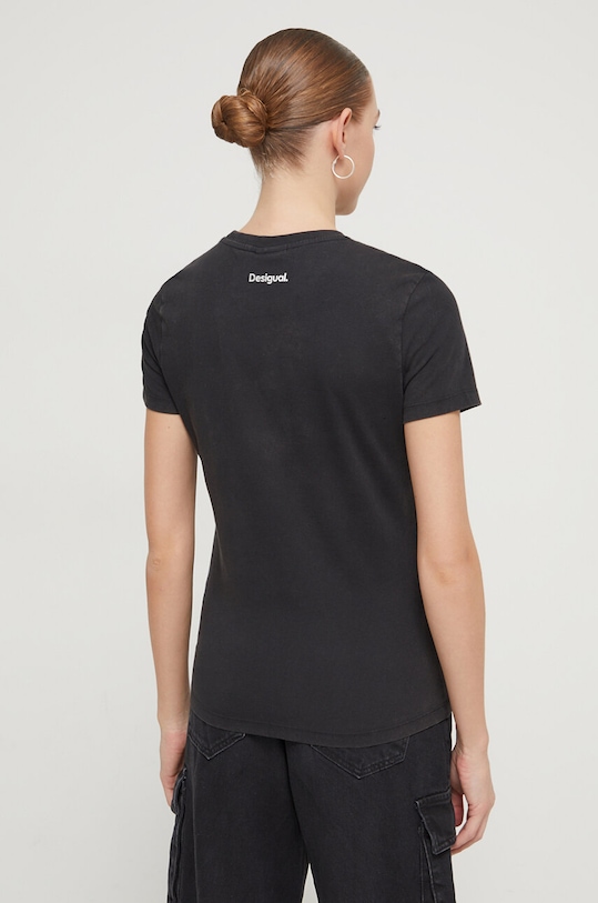 Oblečení Tričko Desigual DARWIN 24SWTK83 černá