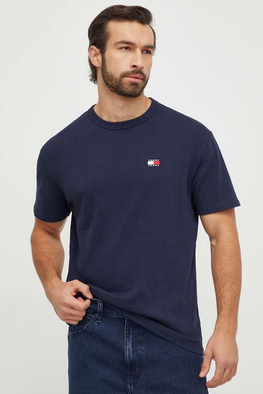 Bavlnené tričko Tommy Jeans nášivka tmavomodrá DM0DM17995