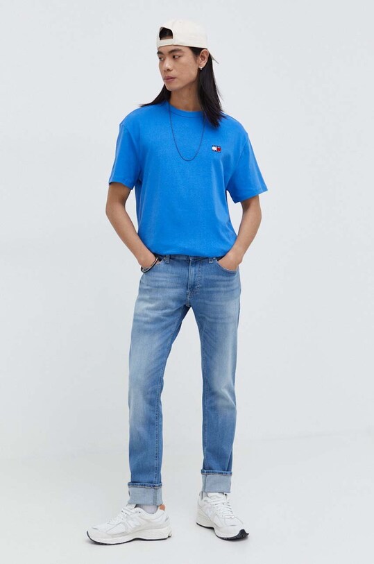 Хлопковая футболка Tommy Jeans DM0DM17995 голубой AW24