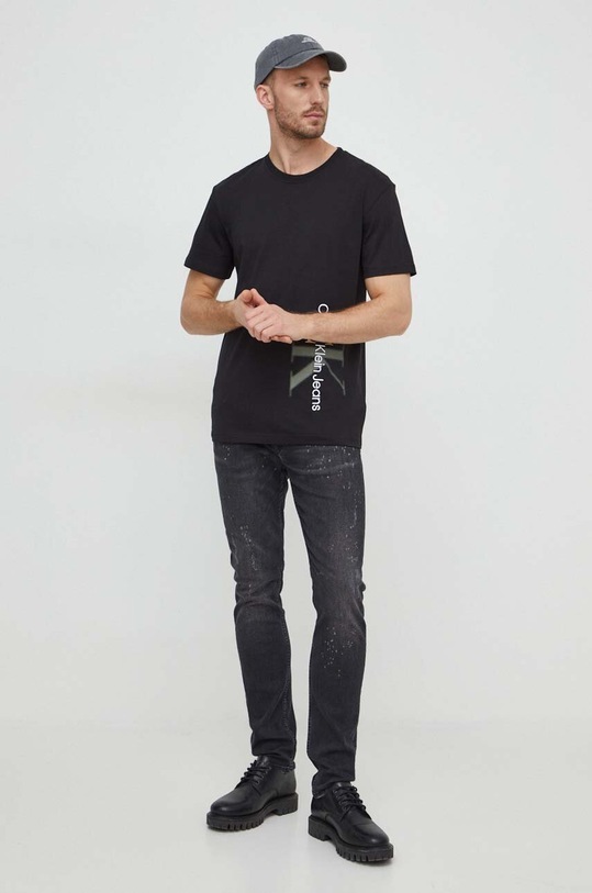 Bavlnené tričko Calvin Klein Jeans J30J324783 čierna SS24