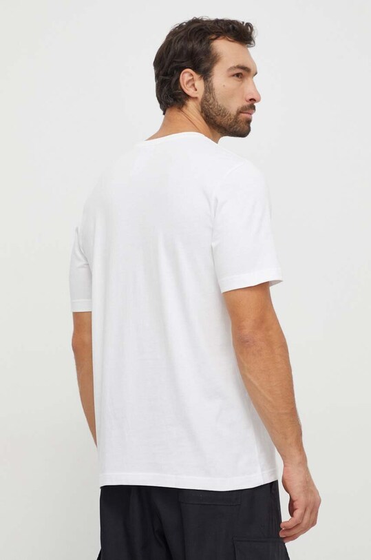 Памучна тениска adidas IW8835 бял AW24