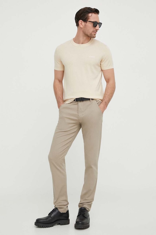 Ένα πουλόβερ σε μείγμα μεταξιού Guess M4GR05.Z3DN1 μπεζ SS24