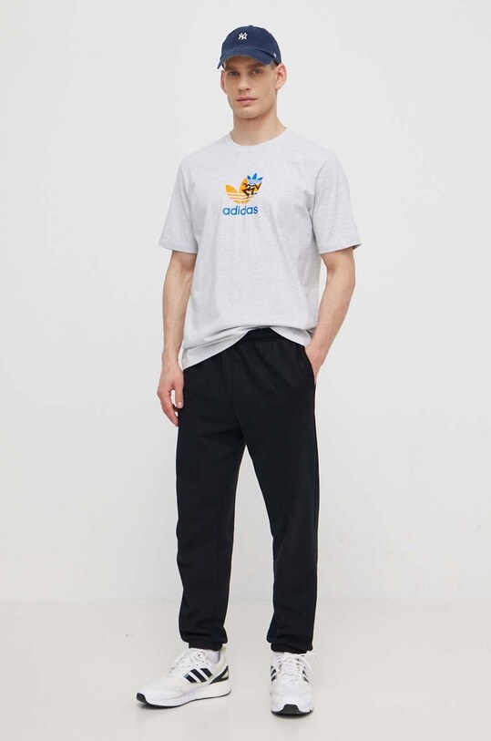 Хлопковая футболка adidas Originals IS2912 серый SS24