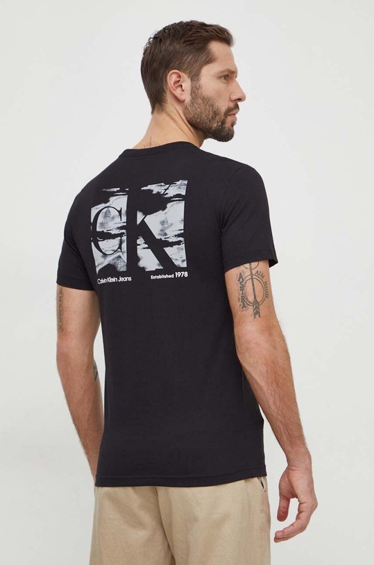 Bavlnené tričko Calvin Klein Jeans čierna J30J325489