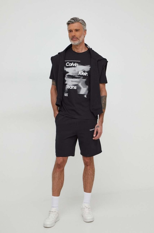 Bavlnené tričko Calvin Klein Jeans J30J325184 čierna SS24