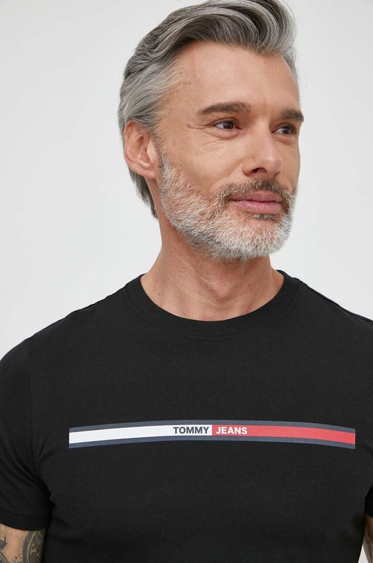Ruházat Tommy Jeans pamut póló DM0DM13509 fekete