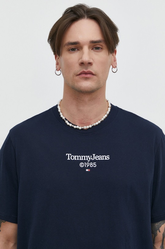 Bavlněné tričko Tommy Jeans potisk námořnická modř DM0DM18569