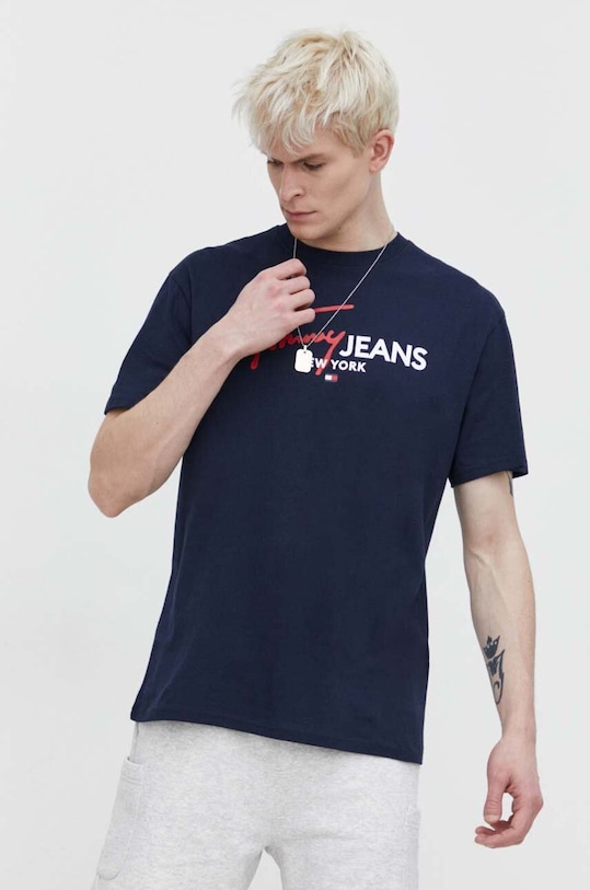Bavlněné tričko Tommy Jeans námořnická modř DM0DM18572