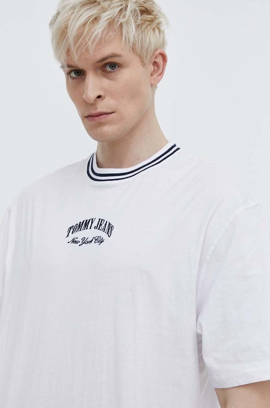 Tommy Jeans t-shirt bawełniany biały DM0DM18656