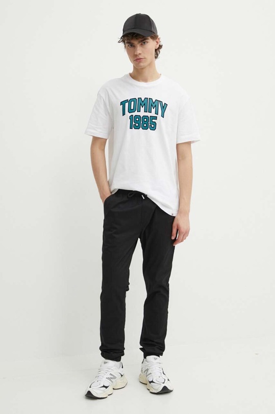 Бавовняна футболка Tommy Jeans DM0DM18559 білий SS24