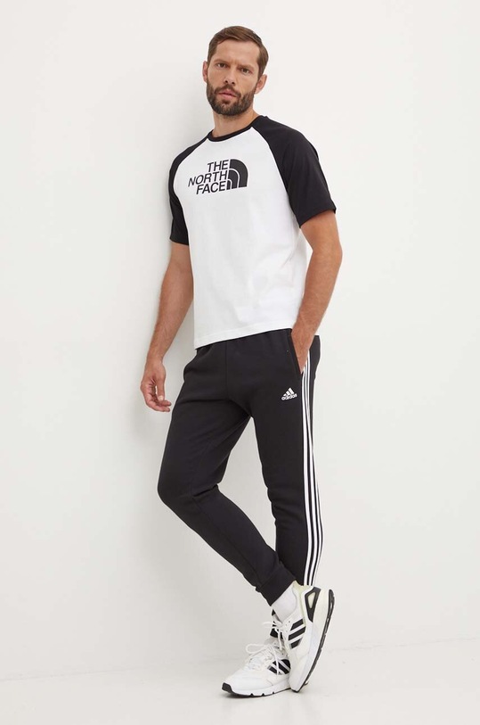 Bombažna kratka majica The North Face M S/S Raglan Easy Tee NF0A87N7FN41 bela SS24