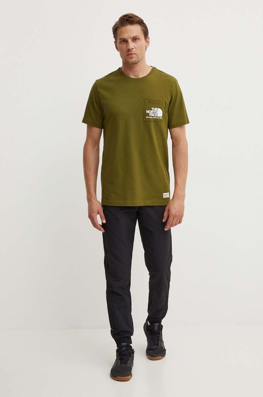 Bombažna kratka majica The North Face M Berkeley California Pocket S/S Tee NF0A87U2PIB1 zelena SS24