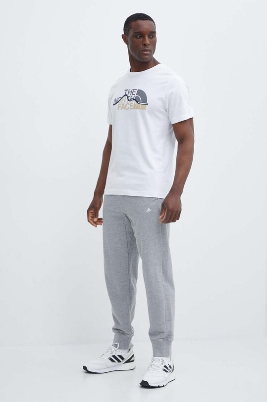 The North Face tricou din bumbac NF0A87NTFN41 alb SS24