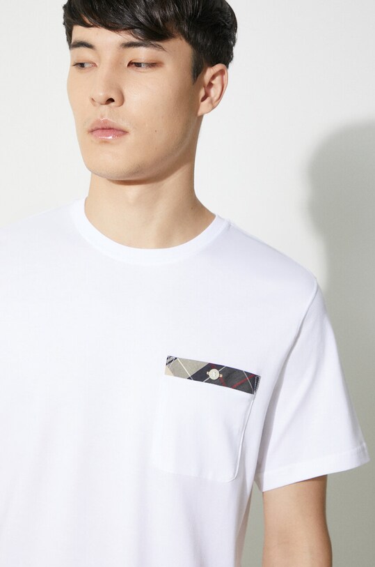 Памучна тениска Barbour Durness Pocket Tee MTS0682 бял