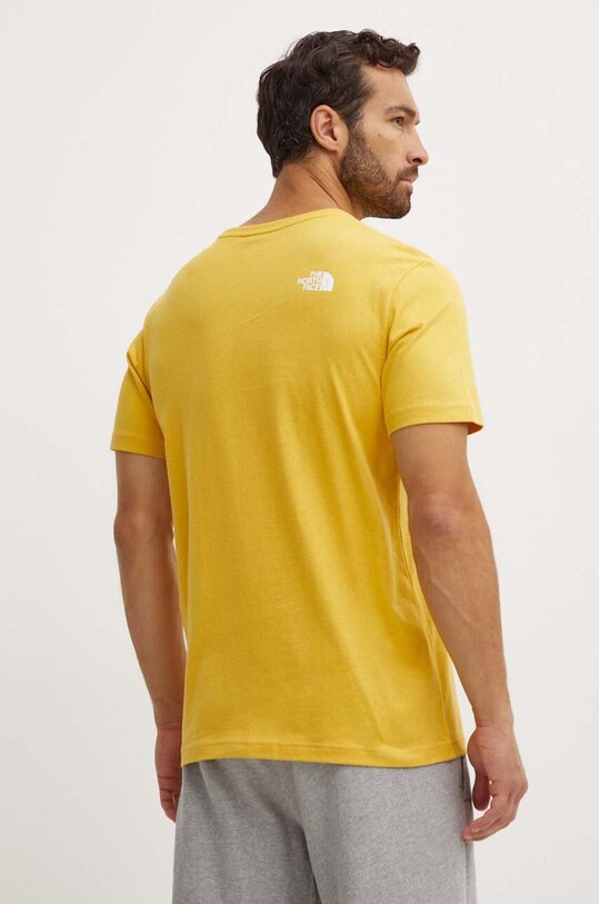 Pamučna majica The North Face NF0A87NXQOA1 zlatna SS24