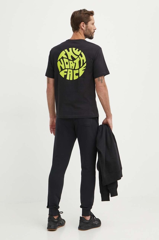 Βαμβακερό μπλουζάκι The North Face NF0A8799JK31 μαύρο SS24