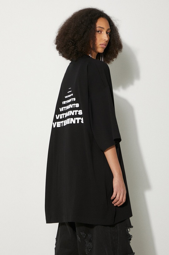 VETEMENTS cotton t-shirt Pyramid Logo black UE64TR140B