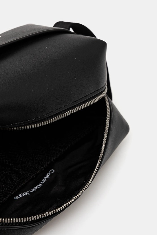 Calvin Klein Jeans kosmetyczka K60K611483 czarny