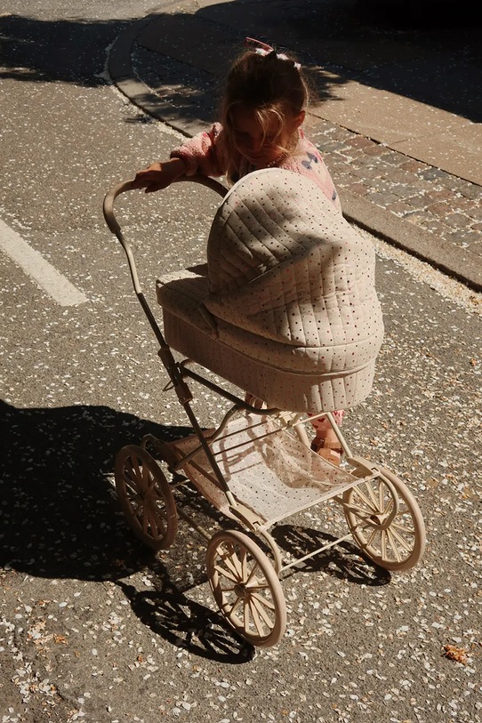 Kočárek pro panenky Konges Sløjd TULLE DOLL PRAM KS102919