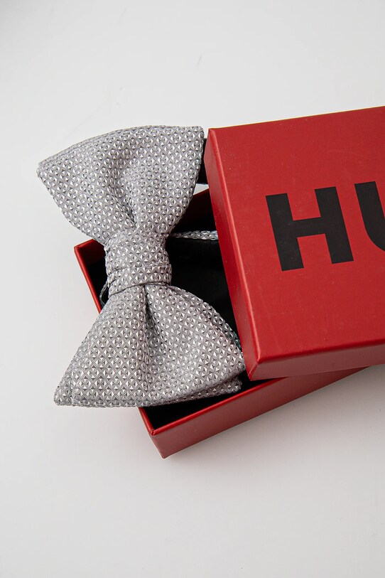 Doplnky Hodvábny motýlik HUGO 50540130 sivá