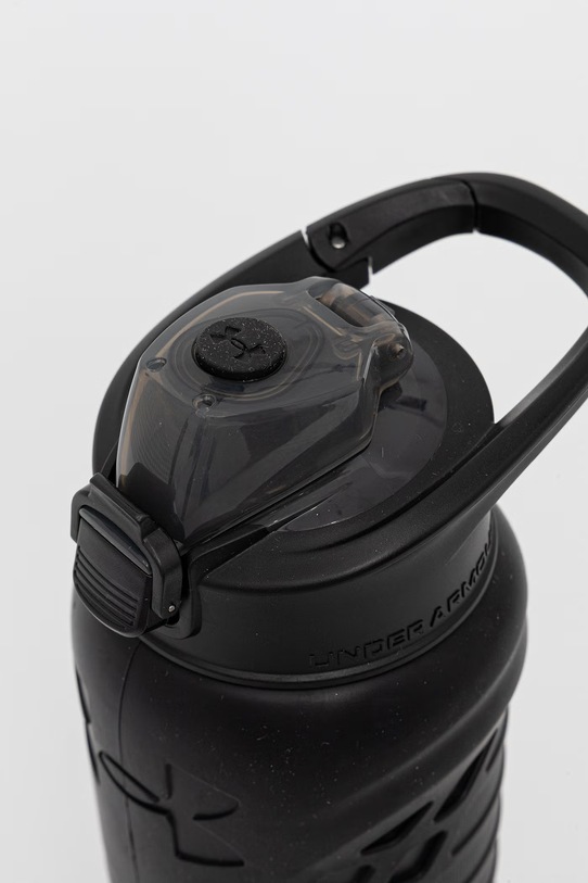 Under Armour butelka UA71090 czarny SS26