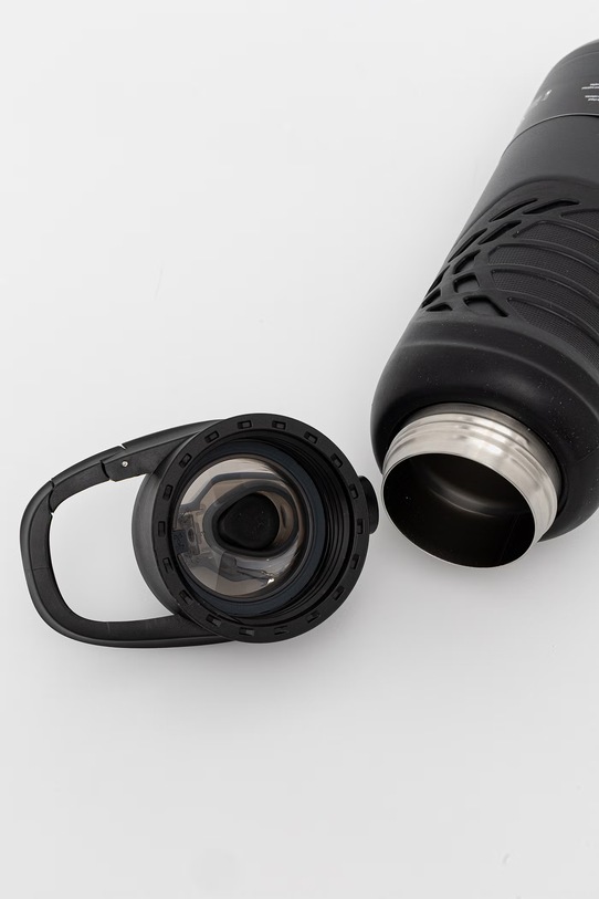 Akcesoria Under Armour butelka UA71090 czarny