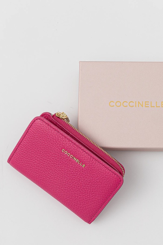 Coccinelle portfel skórzany METALLIC SOFT różowy MW5.11.D1.01