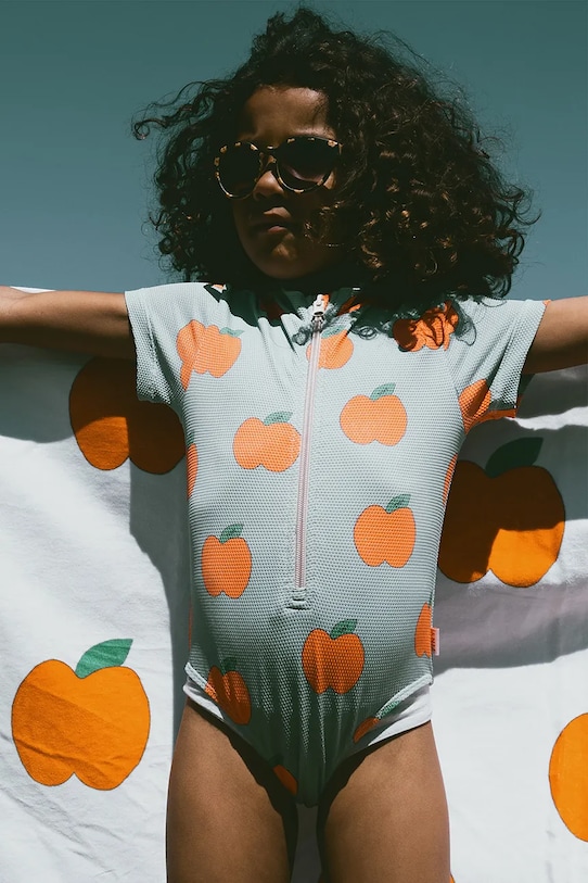 Jednodielne detské plavky Tinycottons APPLES SWIMSUIT mäkké modrá SS25.280