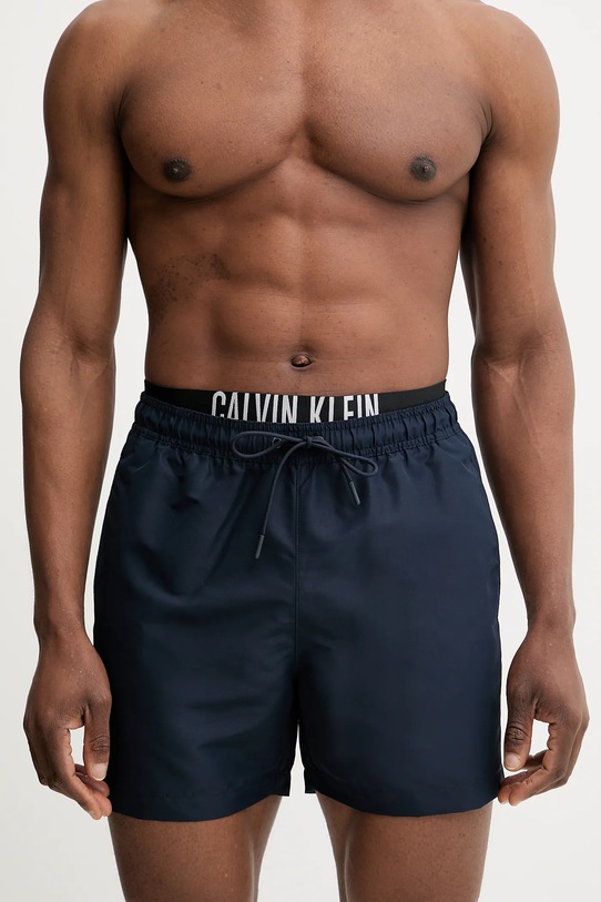 Kopalne kratke hlače Calvin Klein Prijazno od planeta mornarsko modra KM0KM01093