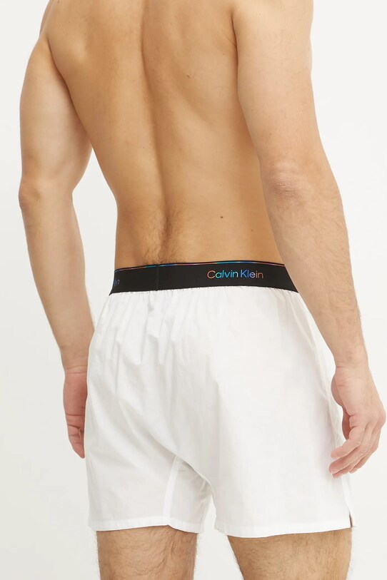 Oblečenie Bavlnené pyžamové šortky Calvin Klein Underwear LV00NM2879 biela