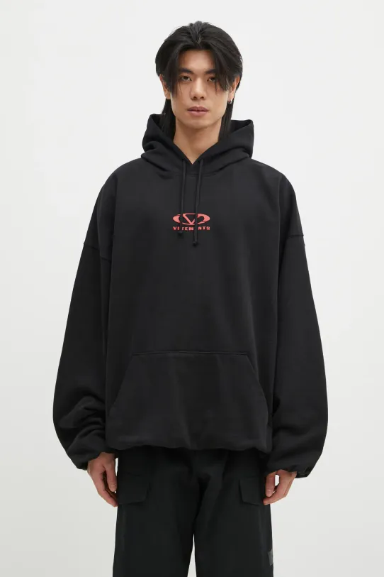 Μπλούζα VETEMENTS Oval Logo Cropped Boxy στάμπα μαύρο UA66HD600BR