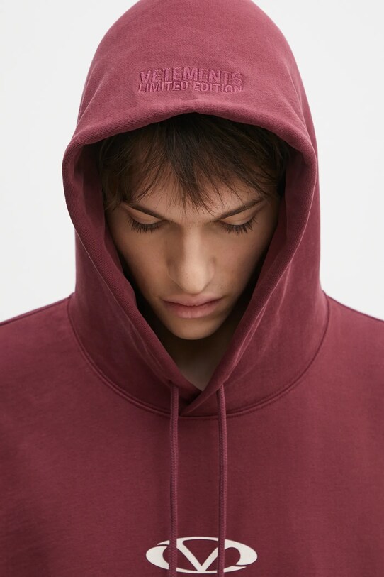 Mikina VETEMENTS Oval Logo Cropped Boxy burgundské UA66HD600R