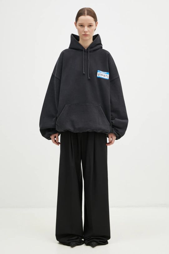 Βαμβακερή μπλούζα VETEMENTS My Name Sticker Cropped Boxy UA66HD650B