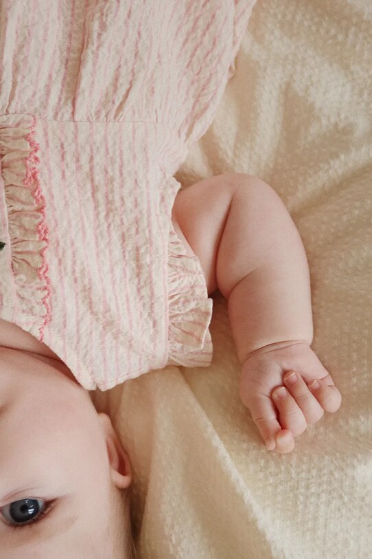 Ολόσωμη φόρμα μωρού Konges Sløjd ELLIE FRILL ROMPER GOTS KS103066