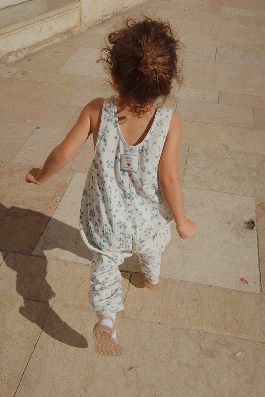 Konges Sløjd rampers bawełniany niemowlęcy RHW x KS MIOBLU OVERALLS GOTS KS103614