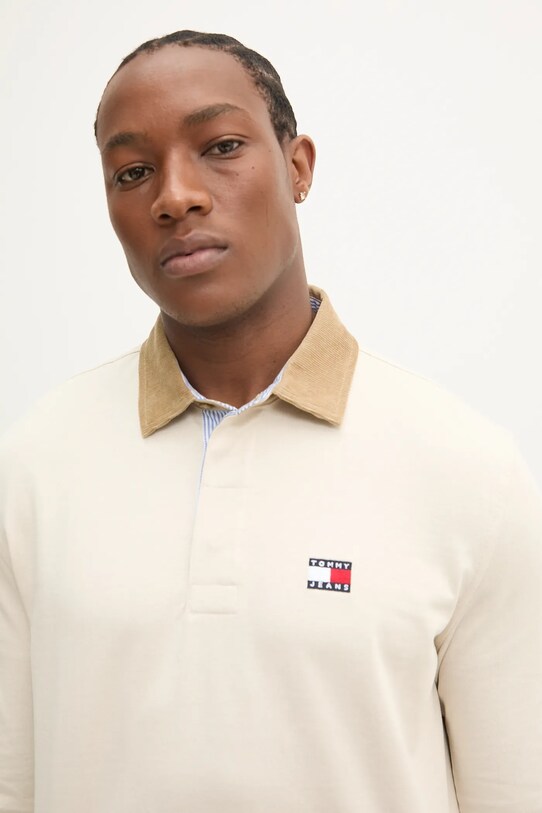 Хлопковый лонгслив Tommy Jeans бежевый DM0DM20913