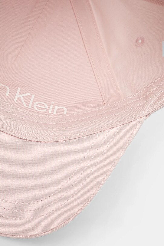Памучна шапка с козирка Calvin Klein розов K60K613102