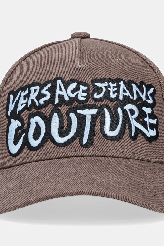 Bavlněná baseballová čepice Versace Jeans Couture 78HAZK61.ZG374 hnědá SS25