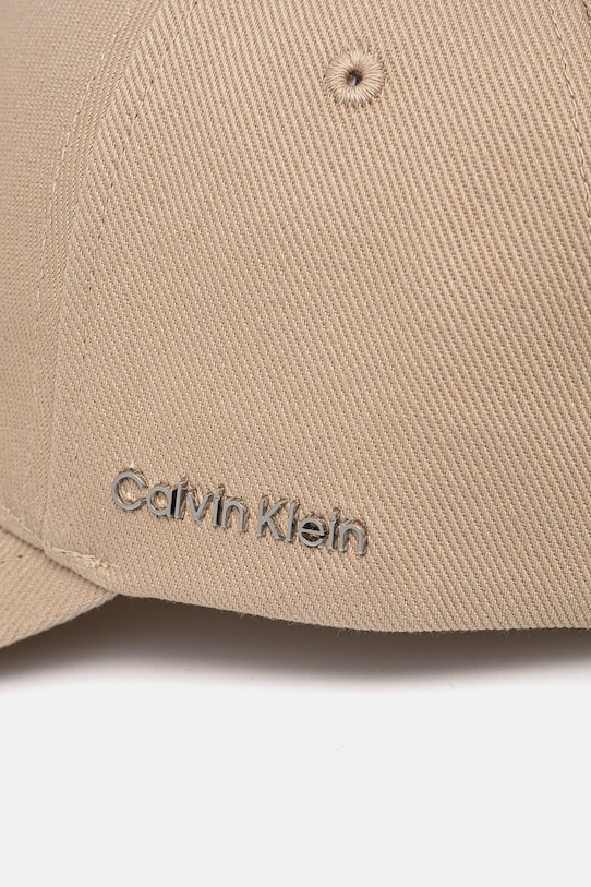 Bavlnená šiltovka Calvin Klein K60K612910 béžová SS25