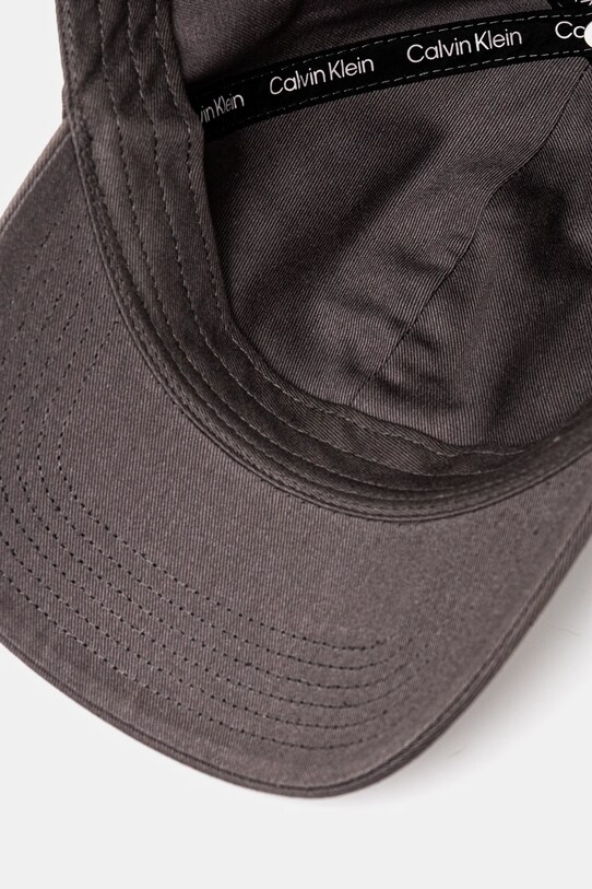 Памучна шапка с козирка Calvin Klein Jeans сив LV04G5004G