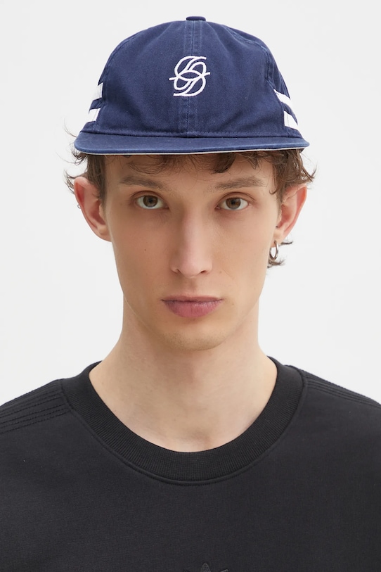 Pamučna kapa sa šiltom Drôle de Monsieur La Casquette D Miroir G.CP169.CO138.DNY mornarsko plava SS25