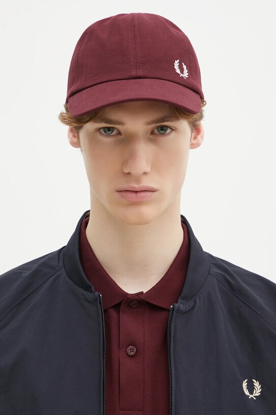Fred Perry czapka z daszkiem bawełniana HW6726.597 bordowy SS25