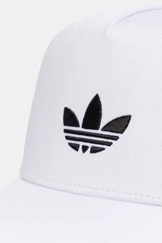 adidas Originals czapka z daszkiem CURVED TRUCKER JC6039 biały SS25