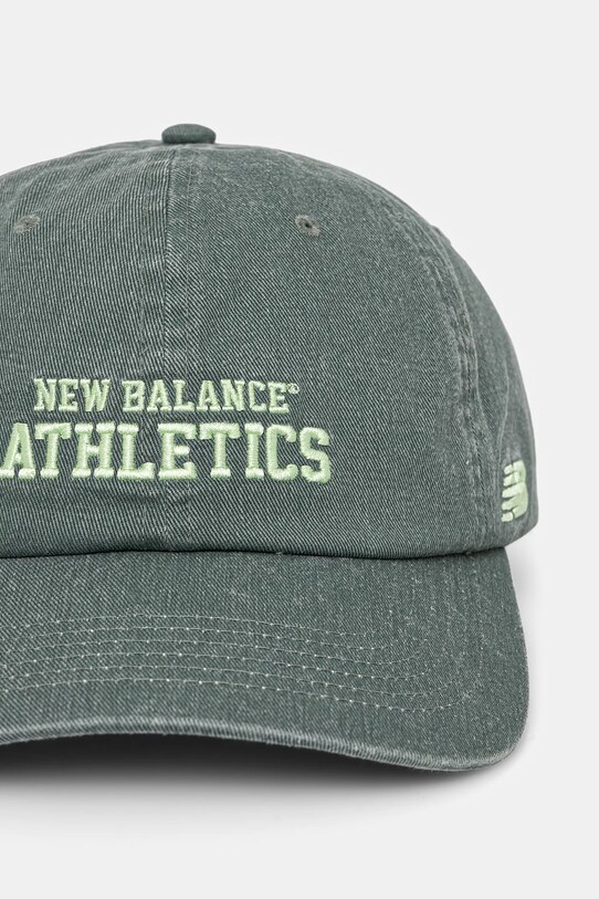 Pamučna kapa sa šiltom New Balance LAH51014DKJ zelena SS25