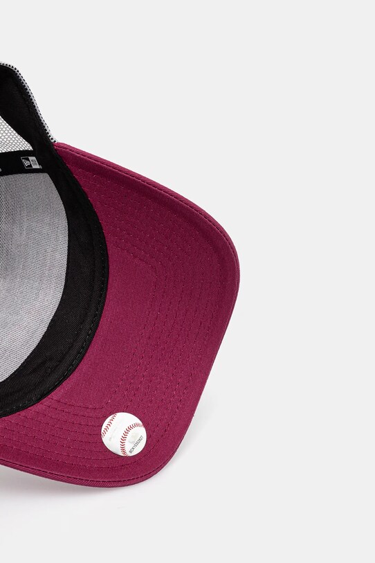 Шапка с козирка New Era червен 60595249